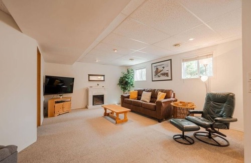 Whiteshell House | Quiet Family Cabin at West Hawk Lake