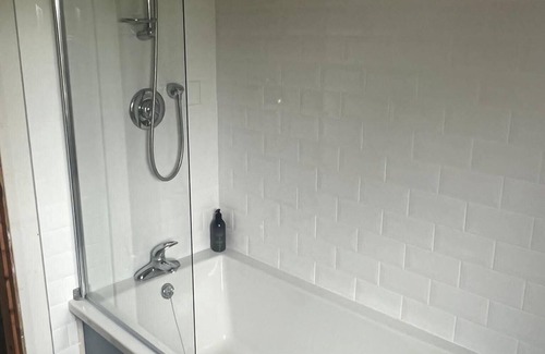 Moycullen Bed & Breakfast | Quiet Family Room - 5 Minutes From Moycullen Village