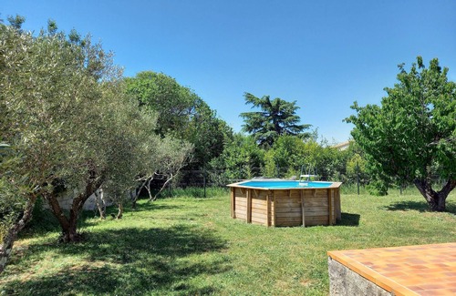 Aujargues Villa | Quiet family villa with garden and pool