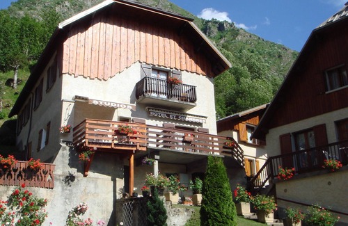 La Chapelle-en-Valgodemard Apartment | Quiet studio all comfort in a residence with swimming pool and Whirlpool spa