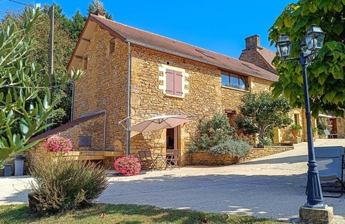 Marquay Cottage | Quiet gîte with pool and spa in the center of the Périgord Noir golden triangle