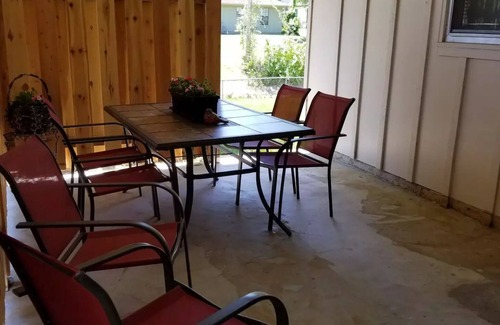 Lee's Summit Apartment | Quiet guest suite located near Historic Downtown Lee's Summit