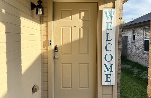 Temple House | Quiet home w/King bed, Work Area, Pack n Play & Pet Friendly