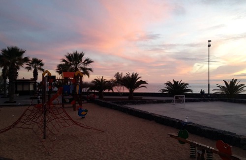 Alcala House | Quiet house by the sea / beach, WiFi, child-friendly, terrace - great location