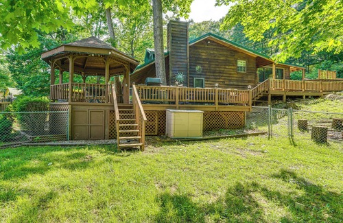 Camdenton Cabin | Quiet Lake of the Ozarks Cabin w/Dock + Gazebo!