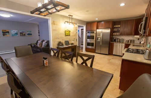 Huffman - O' Malley House | Quiet large home in South Anchorage to launch your Alaska Adventure!
