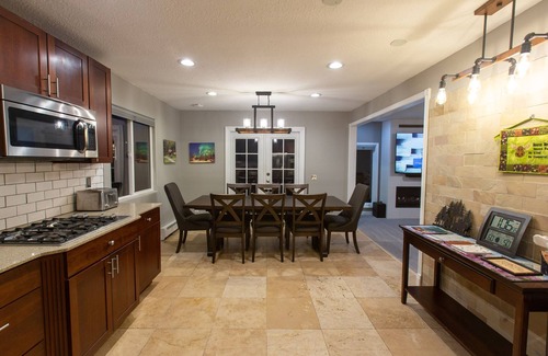 Huffman - O' Malley House | Quiet large home in South Anchorage to launch your Alaska Adventure!