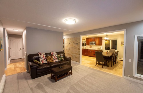 Huffman - O' Malley House | Quiet large home in South Anchorage to launch your Alaska Adventure!