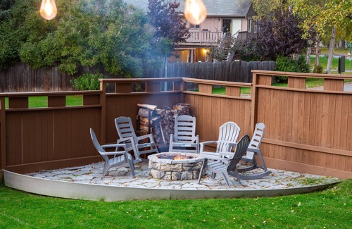 Huffman - O' Malley House | Quiet large home in South Anchorage to launch your Alaska Adventure!
