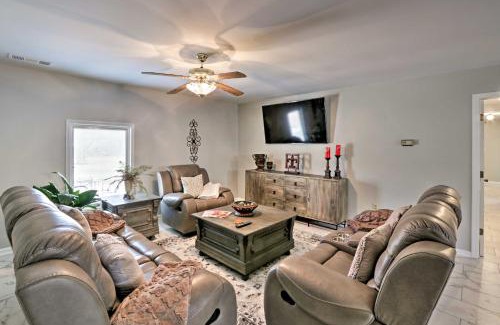 Memphis House | Quiet Memphis Home on 20 Acres 10 Mi to Downtown!