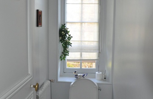 Saints Bed & Breakfast | Quiet Mimosa guest room in a 19th-century manor house with 5-hectare park