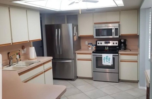 Englewood East House | Quiet neighborhood close to amenities/6 miles from beach with private pool