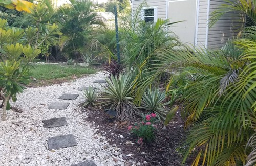 Englewood East House | Quiet neighborhood close to amenities/6 miles from beach with private pool