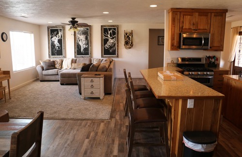 Moab South Valley House | Quiet neighborhood home with mountain and red rock views