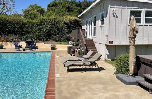 Altadena Apartment | Quiet, Non smoking Studio unit with perks near the Rose Bowl, trails, and JPL.