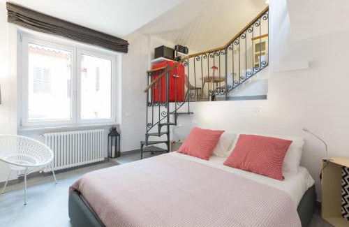 Rione XIV Borgo Apartment | Quiet pied a terre with terrace in Borgo Pio
