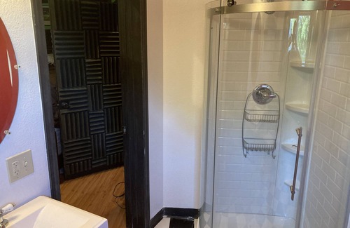 Huffman - O' Malley Apartment | Quiet, private, 1 bedroom, studio in great part of town. Old recording studio!