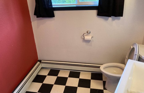 Huffman - O' Malley Apartment | Quiet, private, 1 bedroom, studio in great part of town. Old recording studio!