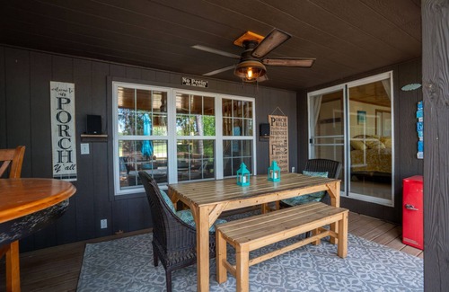 Redgranite House | Quiet & Private at Beautiful Pearl Lake! All Seasons Vacation Home!