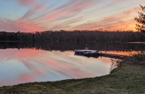 Highlands East Cottage | Quiet, private lake getaway in Haliburton County - Loon Call Landing