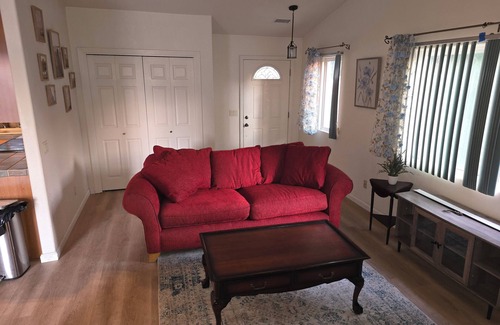 Ramona House | Quiet Ranch Guesthouse in Ramona