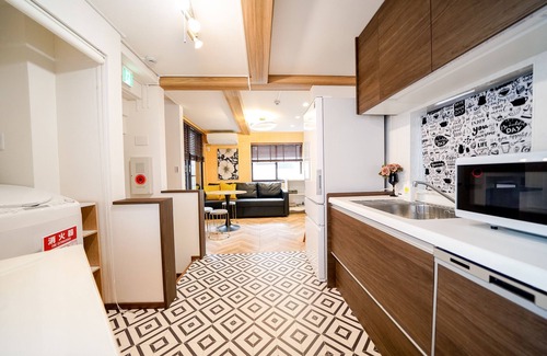 Hiroo House | Quiet residence within walking distance of Shibuya Roppongi Hiroo, supermarket retail nearby.