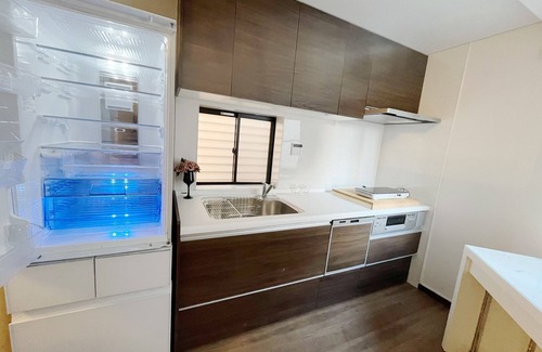 Hiroo House | Quiet residence within walking distance of Shibuya Roppongi Hiroo, supermarket retail nearby.