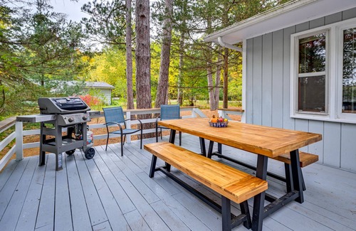 Wautoma House | Quiet Retreat on Lake w/Kayaks, Boats + Bikes!
