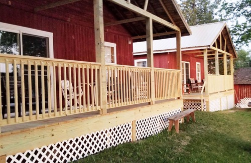 Quimby Cabin | Quiet & serene, steps to the water, swimming, fishing, hiking, nature all around