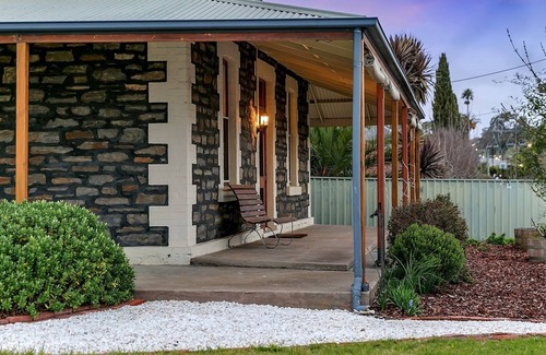 Talunga House | Quiet spacious hills retreat for up to six guests.