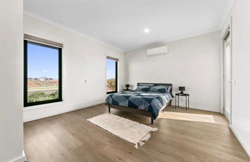 Mambourin House | Quiet & Spacious Holiday Home in Werribee
