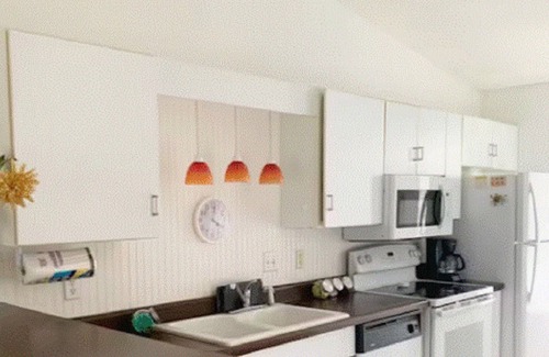 Northwest Pensacola House | Quiet Spacious N.PCola home. Fenced BYard. Private Parking Pet Friendly Sleeps 5