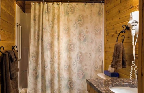 Rice Lake Cabin | Quiet stay on the lake in Room 14 - The Chippewa Lodge - Curriers Lakeview Lodge