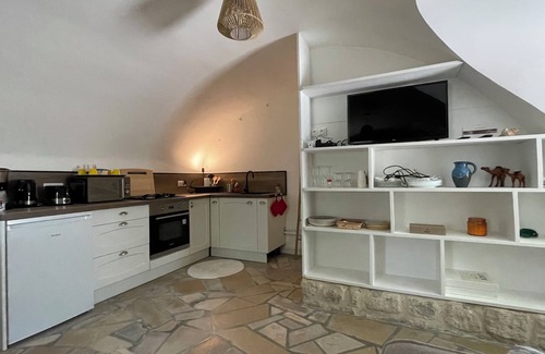 La Garde-Adhemar Condo | Quiet stone house in the heart of one of France's "most beautiful villages".