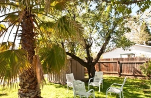 Redding House | Quiet Street.- 1950's Charming 2 Bdrm House Close to Downtown, Civic, Bethel
