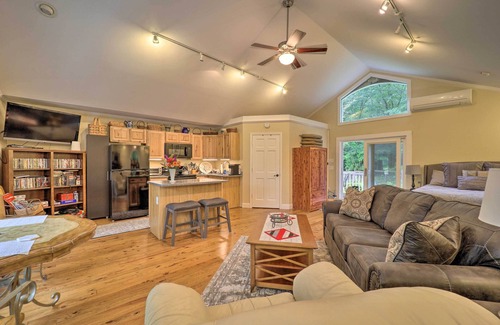 West Jefferson Apartment | Quiet Studio Escape ~ 2 Mi to Blue Ridge Parkway!