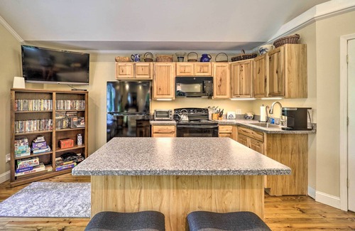 West Jefferson Apartment | Quiet Studio Escape ~ 2 Mi to Blue Ridge Parkway!