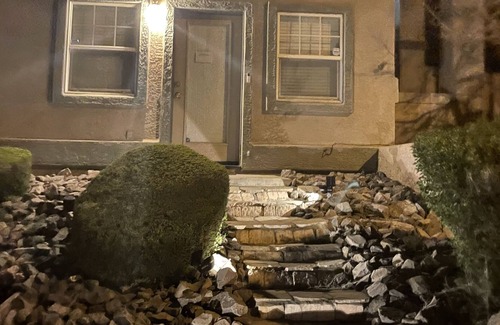 Sparks Apartment | Quiet Studio located near Downtown with entrance come and go as you please!
