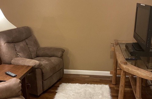 Sparks Apartment | Quiet Studio located near Downtown with entrance come and go as you please!