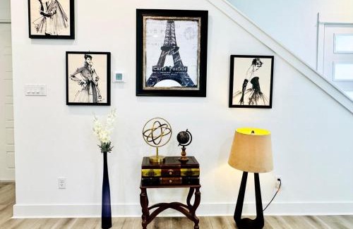 North Houston House | Quiet stylish home close to downtown and airport