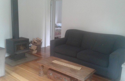 Te Akau House | Quiet Sunny Kiwi Bach