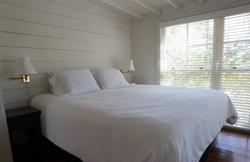Lakeway House | Quiet & Thoughtful House on Private 7-acre Estate