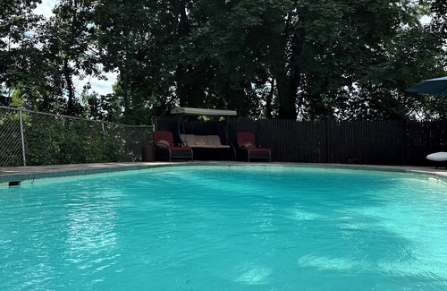 Newton House | Quiet, upscale Boston Suburb stay-fast access to Boston hub and hospitals