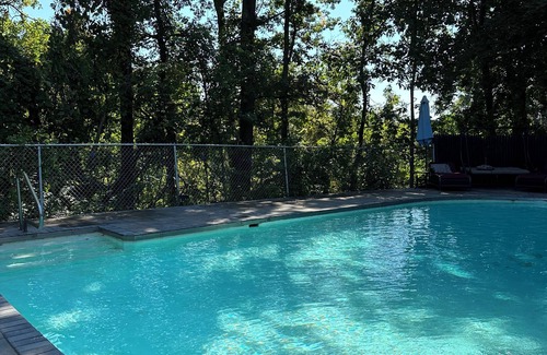 Newton House | Quiet, upscale Boston Suburb stay-fast access to Boston hub and hospitals