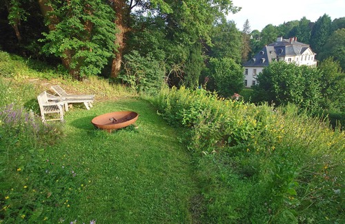 Bad Liebenstein Apartment | Quiet vacation apartment in Glücksbrunn Castle Park - right next to Altenstein Park