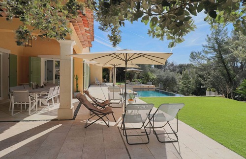 Antibes Villa | Quiet villa 10' from the center