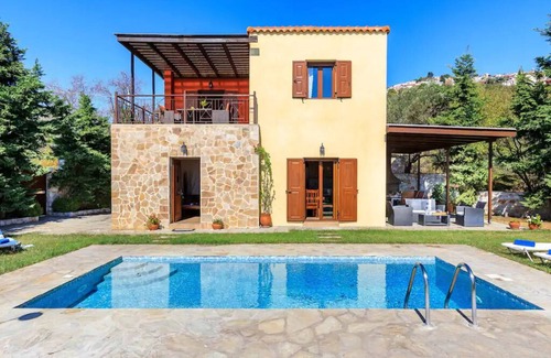 Glossa Villa | Quiet villa with breathtaking views, garden and private pool!