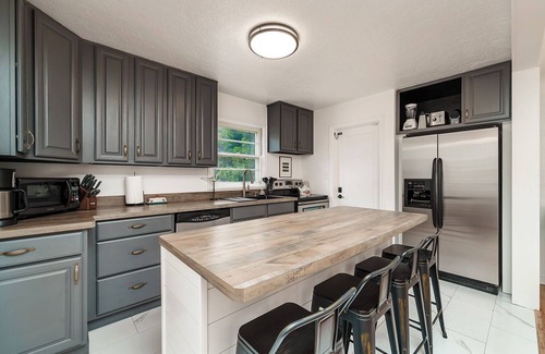 Rimrock House | Quiet Yard & Trees, Fully Stocked Kitchen, Games, Comfort, Back Patio