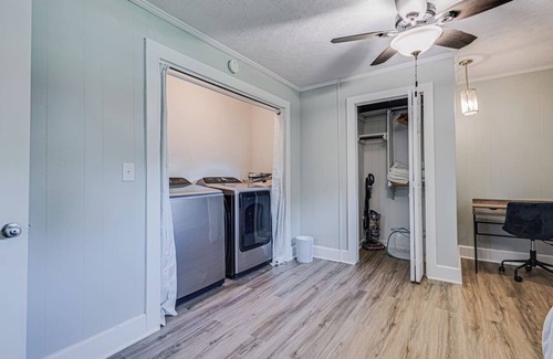 Maxwell House | Quiet3BR Greenfield LaundryWi-Fi