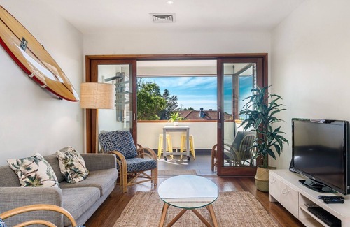 Byron Bay Apartment | Quiksilver Apartments The Pass - steps from beach